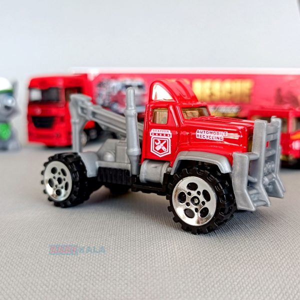 اسباب بازی ماشین آتش نشانی همراه با کامیون